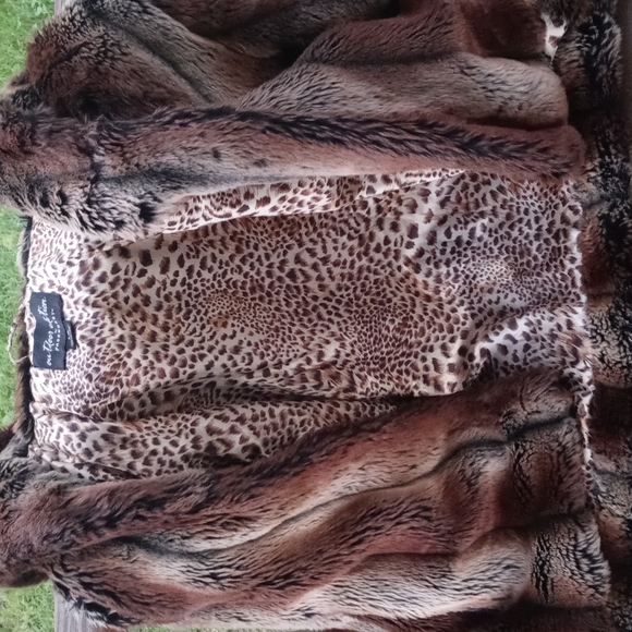 OUTDOOR EDITION BY PARKHURST LUXURIOUS FAUX FOX FUR COAT LIKE NEW - Picture 6 of 8